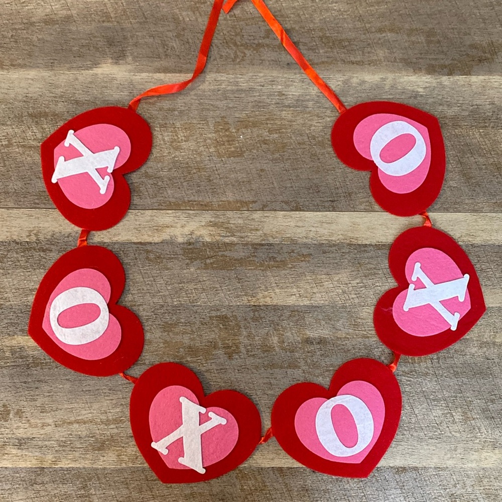 Target Valentine’s Day Garland Smoke Free Home Used once for a party